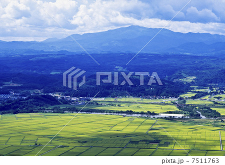 束稲山からの平泉町 7511763