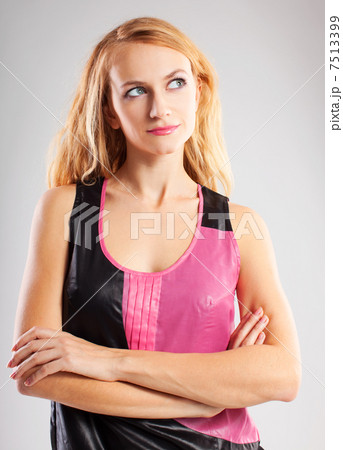 Beautiful young woman 7513399