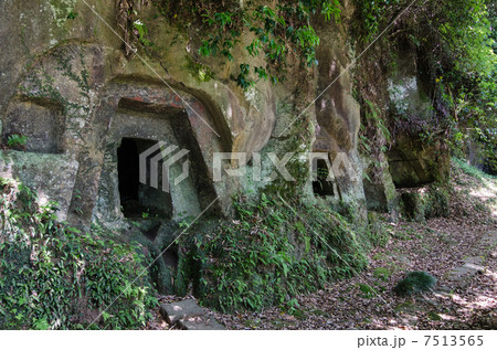 石貫ナギノ横穴群 7513565