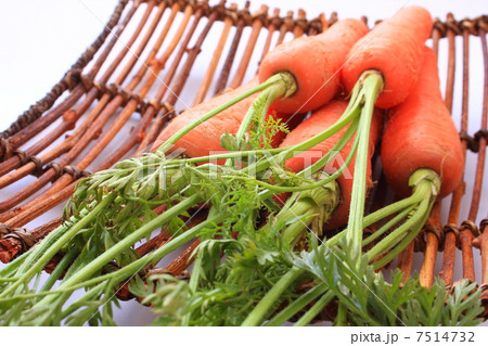 葉付きの人参 7514732