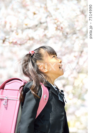 新一年生の女の子(桜) 新一年生の女の子(桜) 7514990
