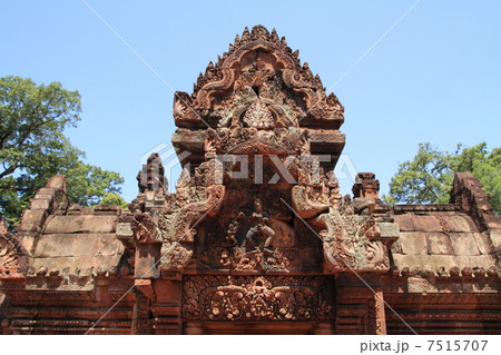 バンテアイ・スレイ 東塔門のレリーフ バンテアイ・スレイ 東塔門のレリーフ 7515707