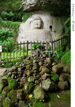 熊野磨崖仏　石積みと大日如来 7516312