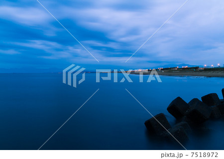 朝の鵠沼海岸 朝の鵠沼海岸 7518972