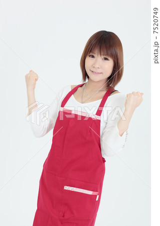 若い女性　エプロン 7520749