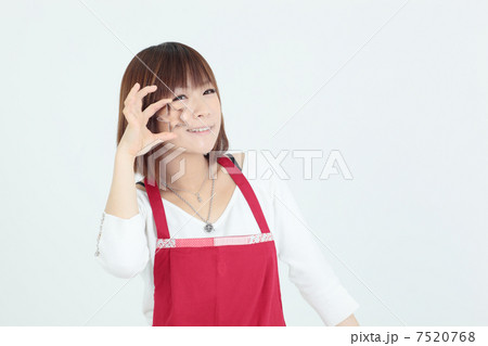 若い女性　クッキング 7520768