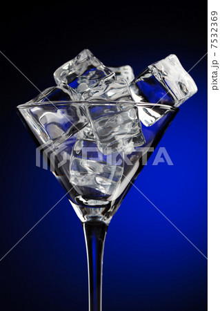 Martini glass with ice Martini glass with ice 7532369