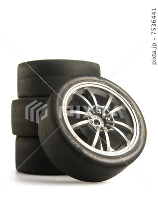 Isolated race tires 7536441