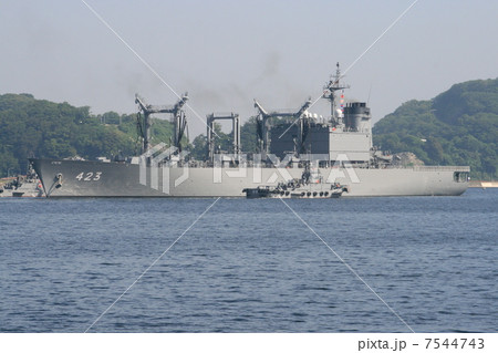 補給艦ときわの入港風景 7544743