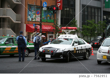 交通事故現場のパトカー 7562951