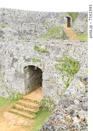 座喜味城・城壁 7562995