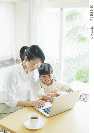 ワーキングマザー 7568146
