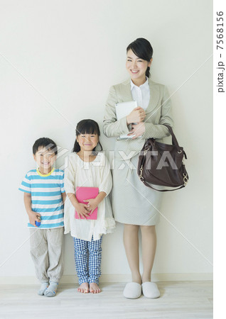 ワーキングマザー 7568156