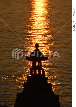 黄昏の春日崎　佐渡 7569050