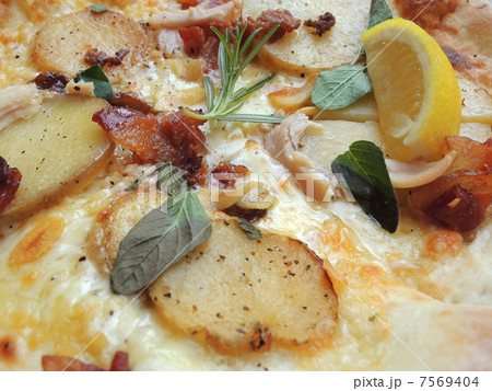ポテトチーズとピザ 7569404