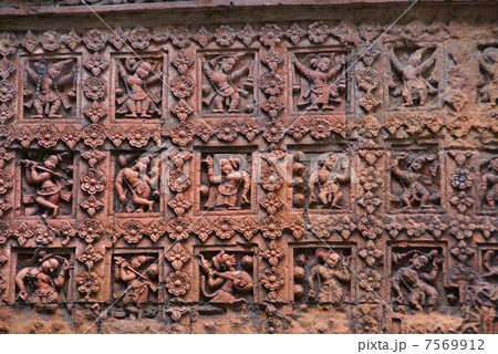 プティア　精巧なレリーフ 7569912