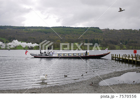 コニストン湖の遊覧船 コニストン湖の遊覧船 7570556