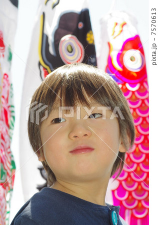 子供と鯉のぼり 子供と鯉のぼり 7570613