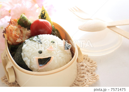 手作りのペンギンのキャラ弁の写真素材