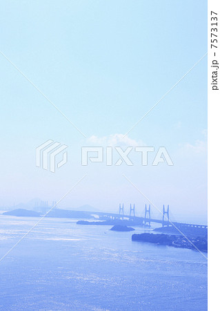 鷲羽山から望む瀬戸大橋 7573137