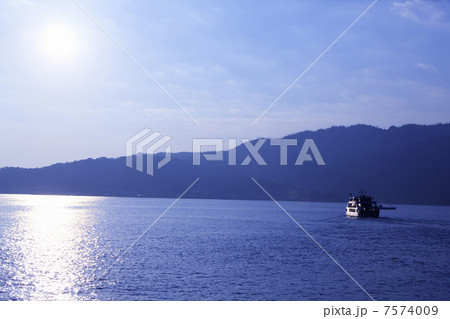 フェリーから見る宮島 フェリーから見る宮島 7574009