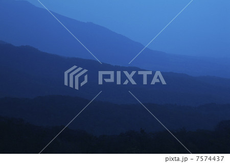 早朝の蒜山 7574437