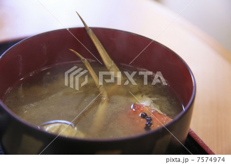 カニのミソ汁 7574974