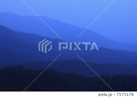 早朝の蒜山 7575178