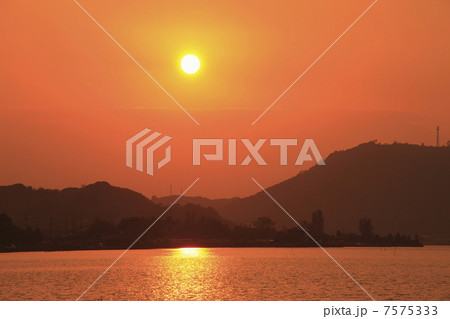 東郷湖の夕日 東郷湖の夕日 7575333