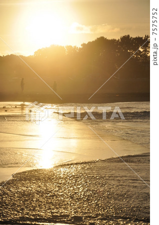 夕暮れの海 7575752