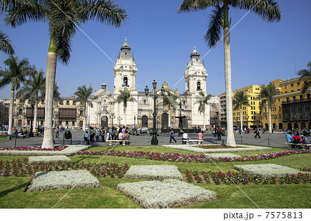 アルマス広場のカテドラル　リマ旧市街 7575813