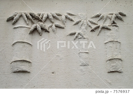 社宅の壁にこて絵 7576937