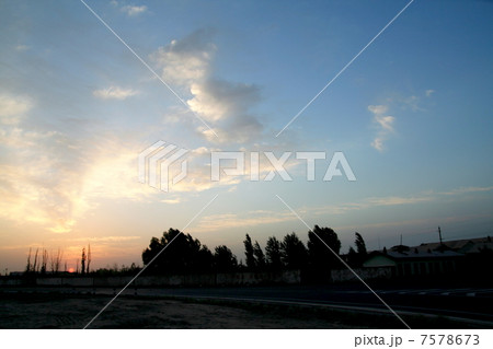 敦煌の朝焼け 7578673