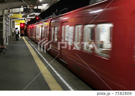電車　名古屋鉄道　名鉄　ホーム 7582809
