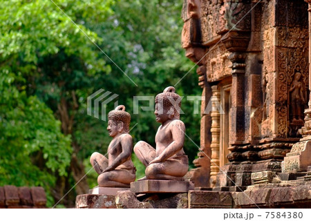 バンテアイ・スレイの彫刻 7584380