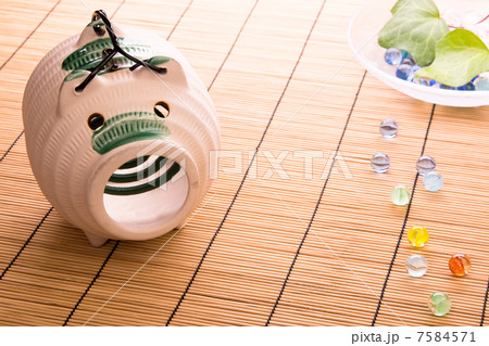 蚊遣り豚のある夏のイメージ 7584571