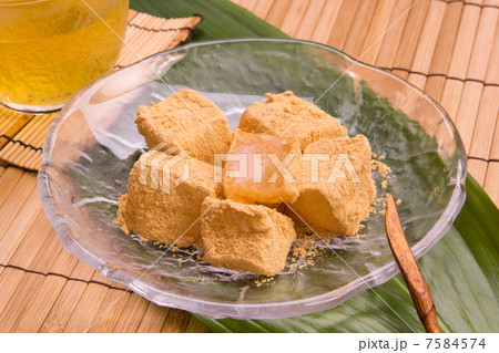 夏の和菓子　わらび餅 7584574