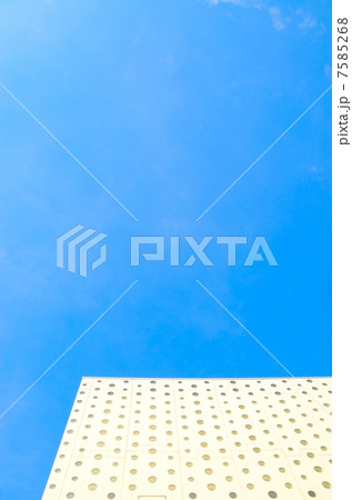 金沢海みらい図書館・日中外観【縦】 7585268