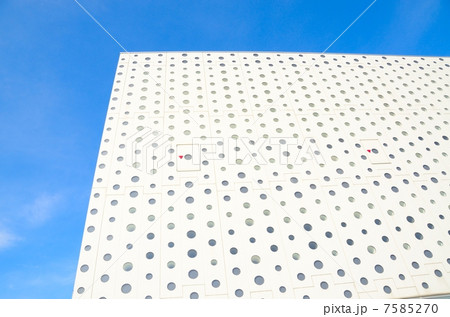 金沢海みらい図書館・日中外観【横】 7585270