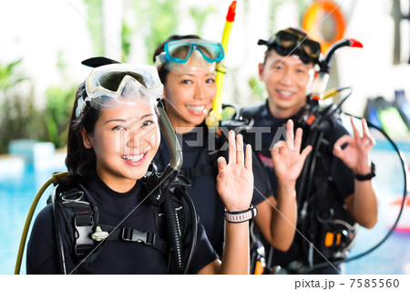 People in diving school, students and master 7585560