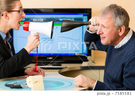 Man at hearing acoustician should take test 7585581