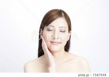 ストレートヘアーの女性 ストレートヘアーの女性 7587048