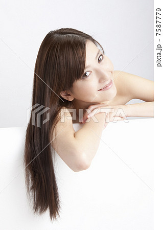 ストレートヘアーの女性 ストレートヘアーの女性 7587779