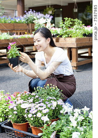 花屋の店員の女性の写真素材