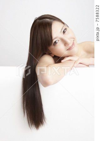 ストレートヘアーの女性 ストレートヘアーの女性 7588322
