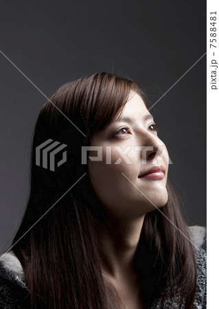 ストレートヘアーの女性 ストレートヘアーの女性 7588481