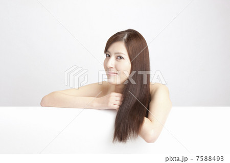 ストレートヘアーの女性 ストレートヘアーの女性 7588493