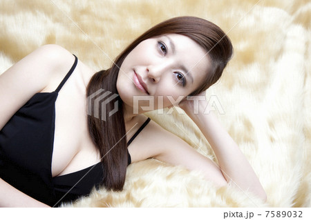 ロングヘアーの女性 ロングヘアーの女性 7589032