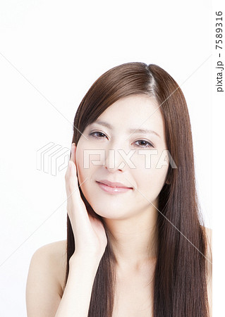 ストレートヘアーの女性 ストレートヘアーの女性 7589316