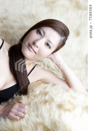 ロングヘアーの女性 ロングヘアーの女性 7589364